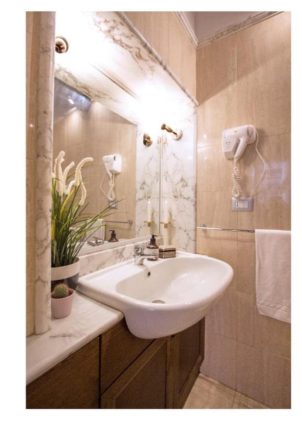 Lovely Apartments In City Centre "Third Floor, Without Elevator" 로마 외부 사진